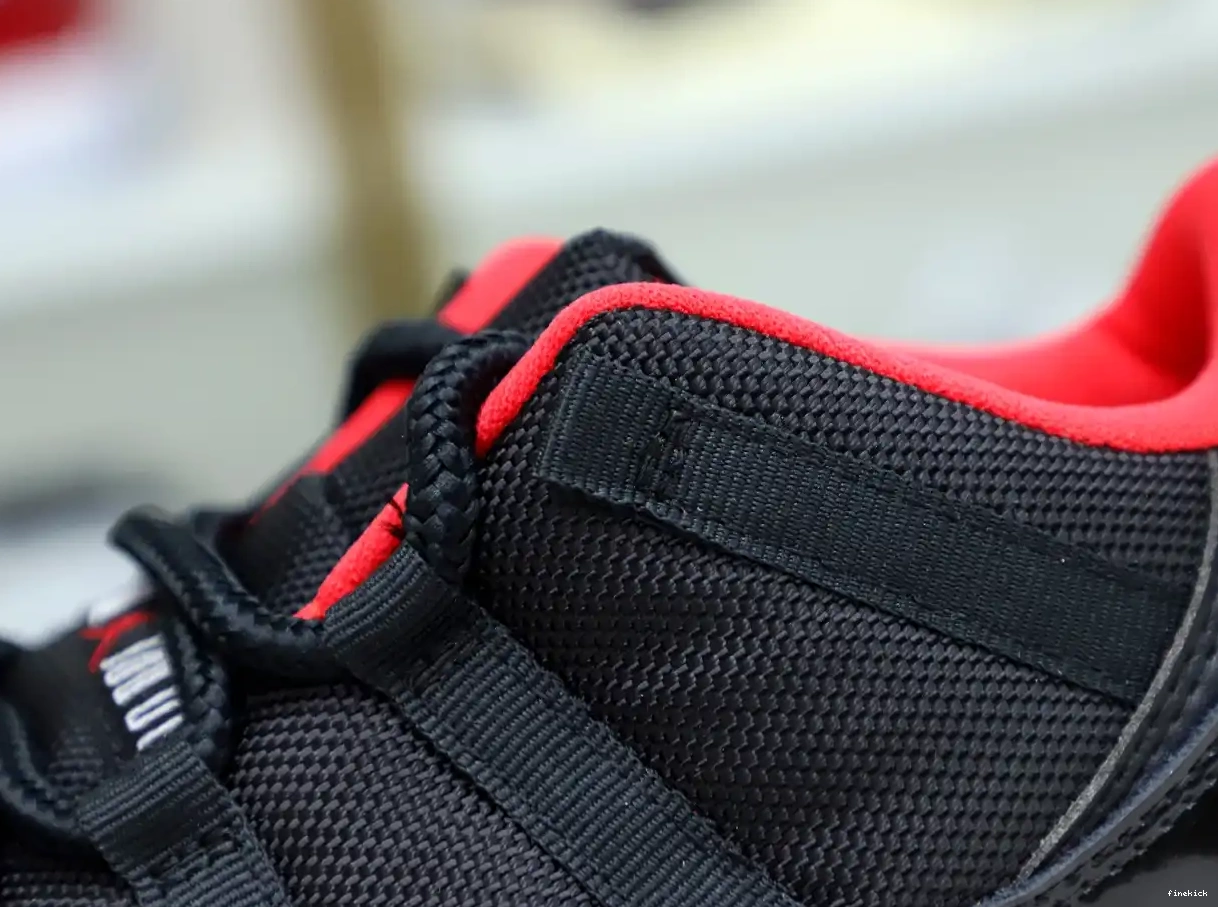 JORDAN LOW AIR RETRO BRED 11 0430
